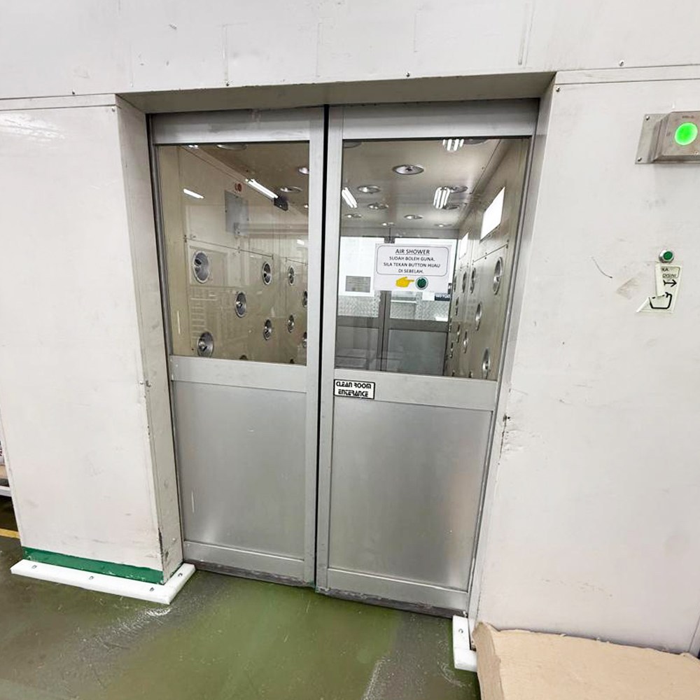 Cleanroom Air Shower Door