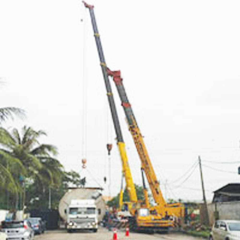 Mobile Crane & Lift Tank